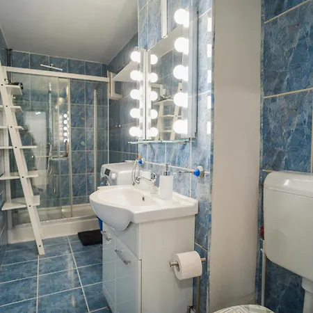 Apartment Bliss: Modern On Unirii Street