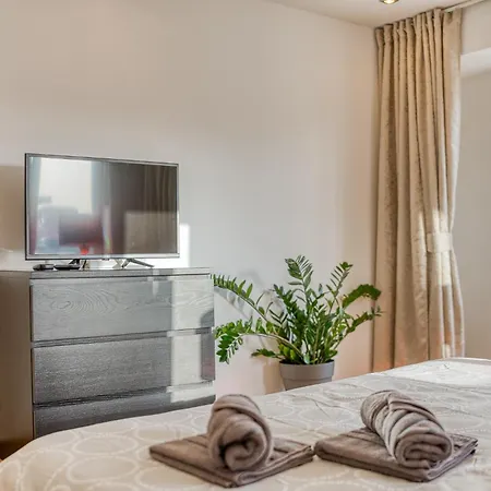 Apartment Bliss: Modern On Unirii Street *