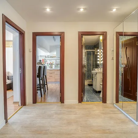 Bliss: Modern On Unirii Street Apartment Bucharest
