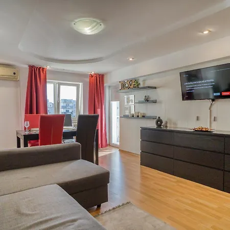 Bliss: Modern On Unirii Street Apartment Bucharest