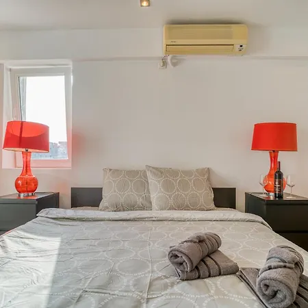 Bliss: Modern On Unirii Street Apartment *