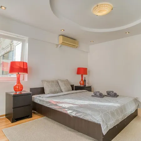 Bliss: Modern On Unirii Street Apartment