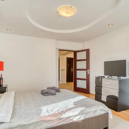 Apartment Bliss: Modern On Unirii Street